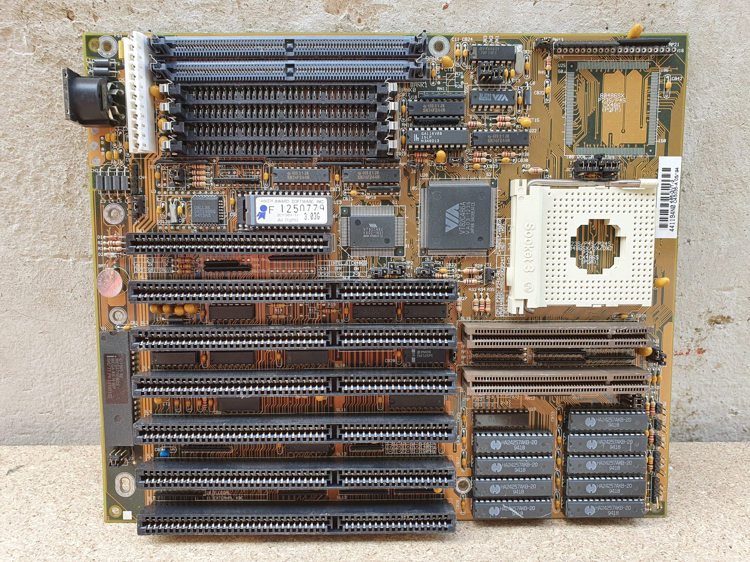Moederbord computer oude generatie zonder aanhechting 3