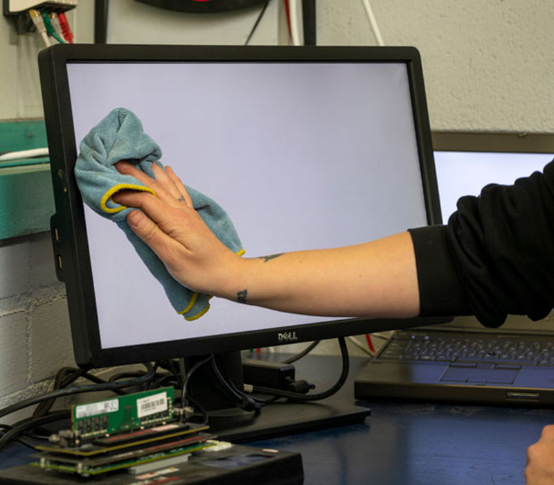 Holland-Recycling-Hardware-Opkopen-Monitoren-Opkopen-3